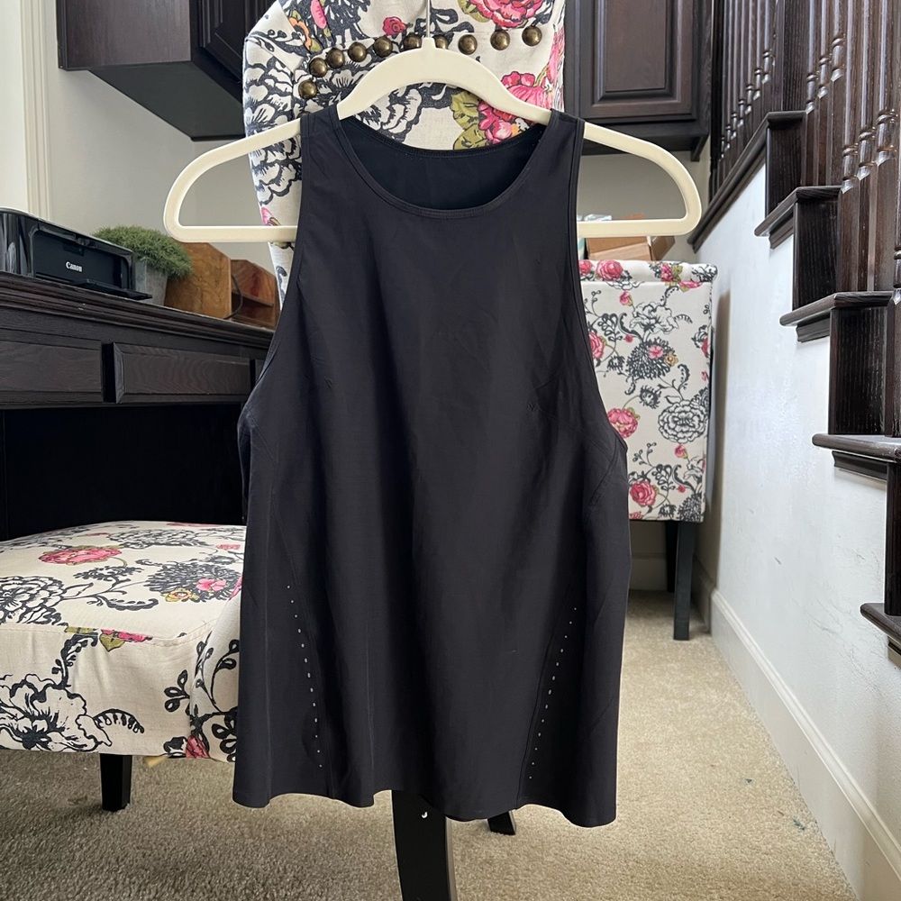 Lululemon tank top MAKE AN OFFER